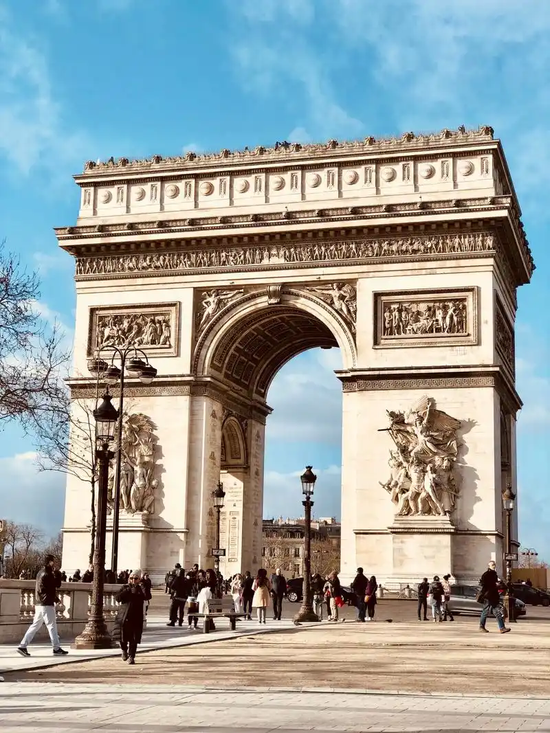 法国：浪漫与多元交织的欧洲大国