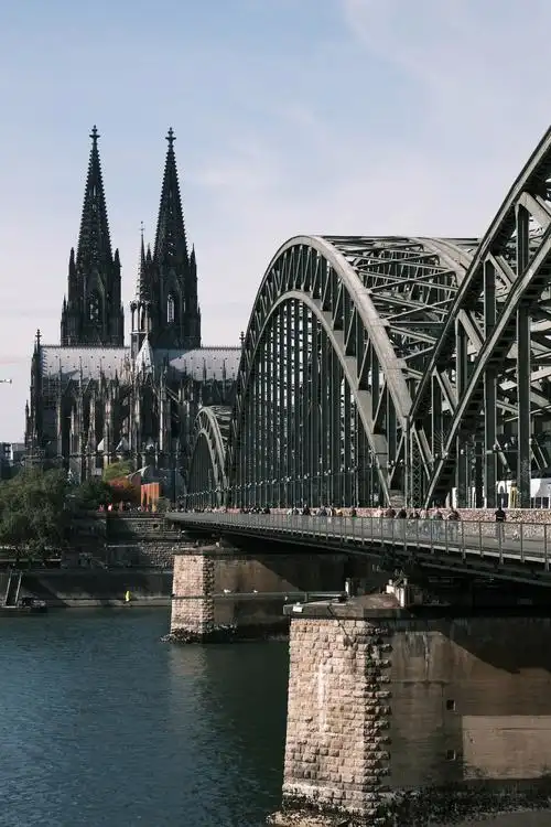 科隆：莱茵河畔的历史与现代交响