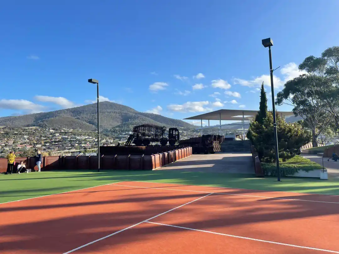 霍巴特MONA博物馆：暗黑与先锋交织的艺术秘境