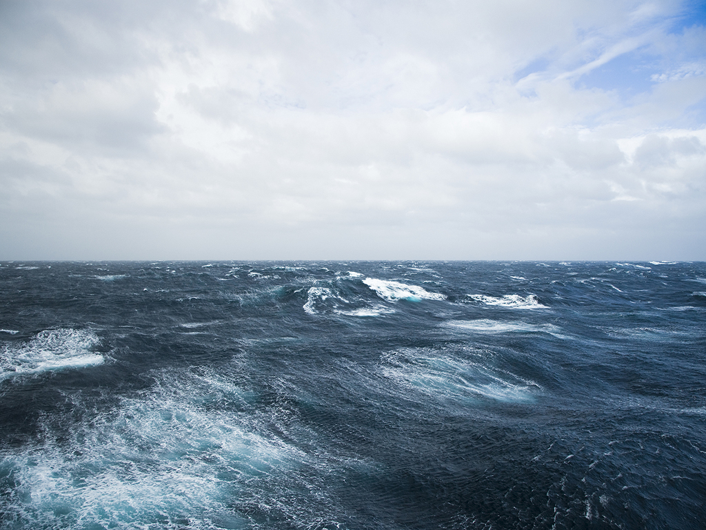 德雷克海峡：风暴与生命交织的海洋咽喉