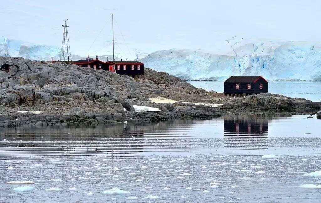 洛克罗伊港：南极的梦幻驿站