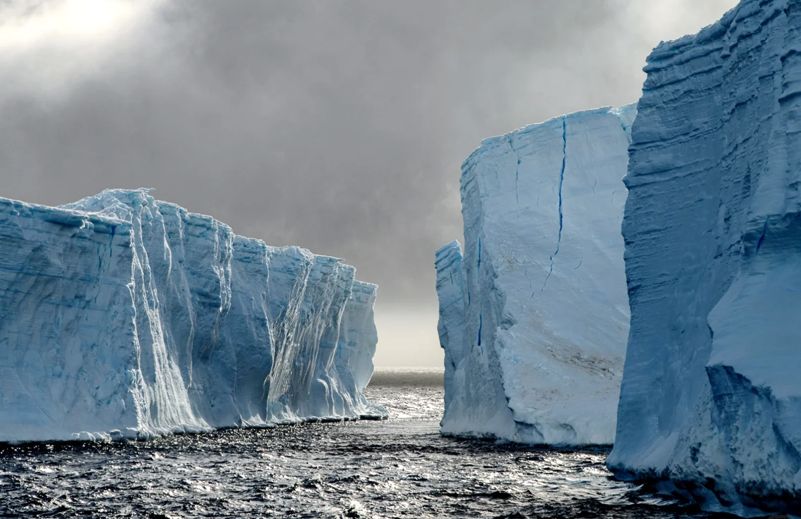 探秘布朗断崖：邂逅南极的壮美与神奇