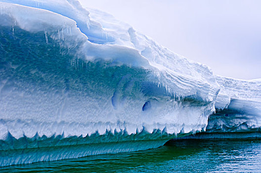 探秘尤斯弗尔岛：南极秘境中的冰与火之歌