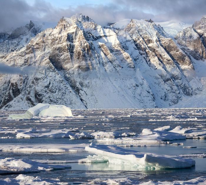 奥斯卡国王峡湾:北欧秘境的壮美诗篇