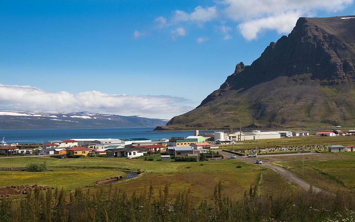伊萨菲厄泽:冰岛西峡湾的隐秘诗篇