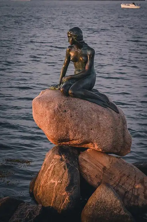 永恒的童话象征:小美人鱼