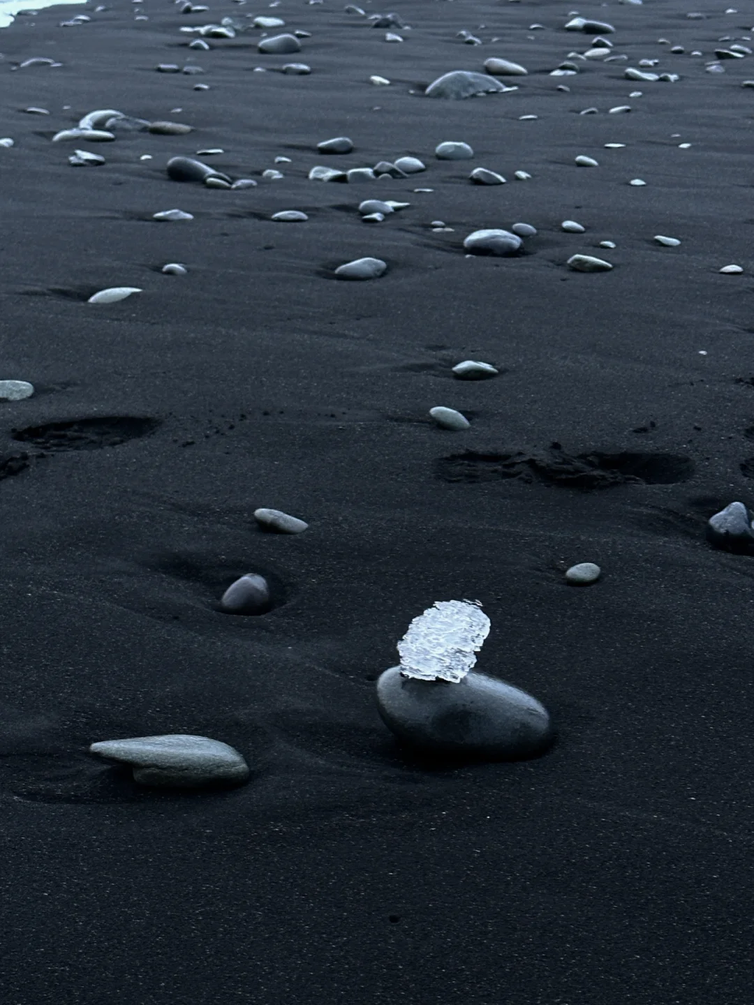 钻石黑沙滩:冰岛南岸的冰火奇景