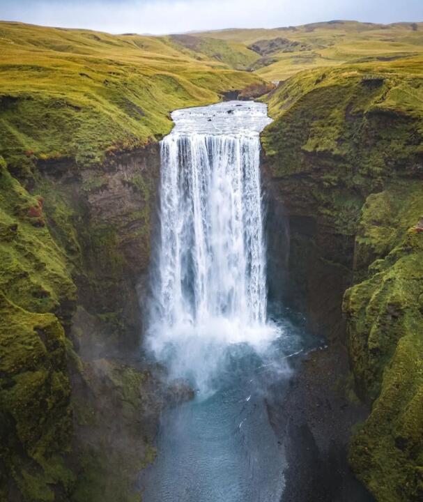 森林瀑布:自然的壮美诗篇
