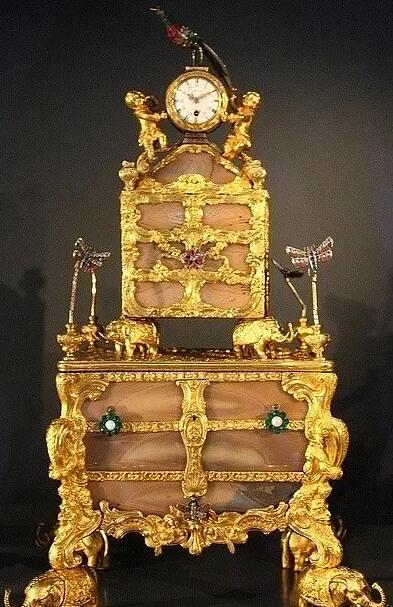 丹麦皇家珍宝馆：北欧王权与工艺美学的液态琥珀