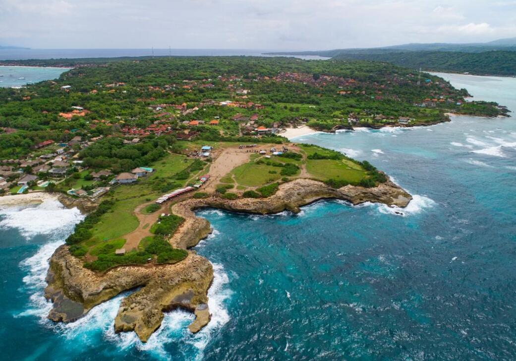 新几内亚岛：雨林、部落与文明褶皱中的生存史诗