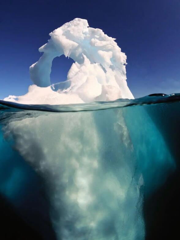 斯基约尔登峡湾：冰刃雕琢的寂静诗篇