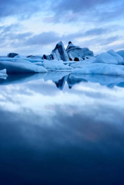 冰封之境：北冰洋的人类叙事诗
