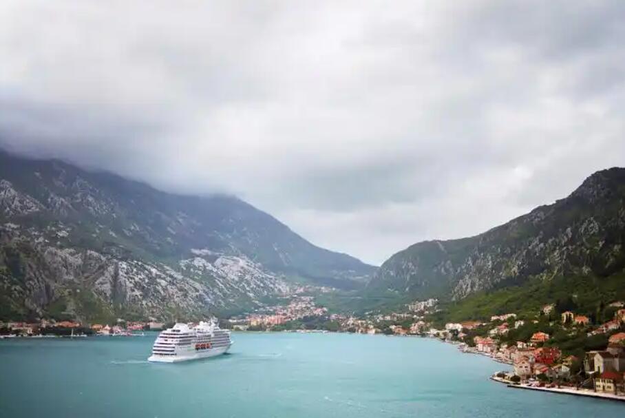 七海领航者号：移动的海上王国