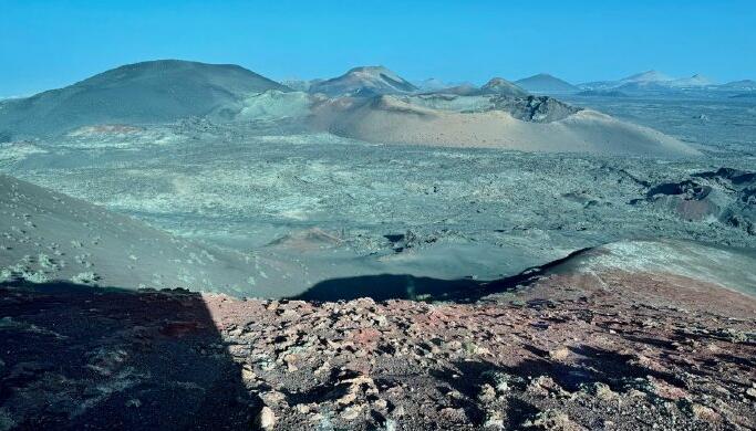 阿雷西费：火山岩上的文明褶皱