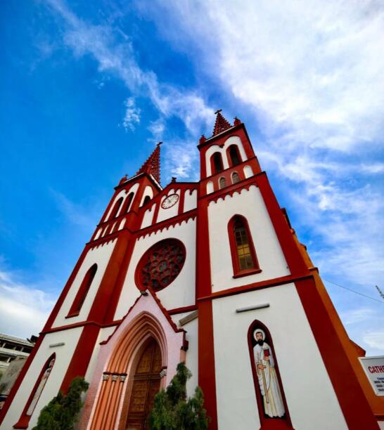 洛美大教堂：殖民穹顶下的信仰混血