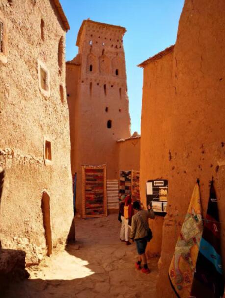 柏柏尔村：山脊上的生命诗篇