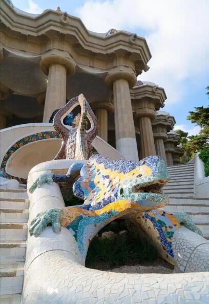 奎尔公园：高迪的童话秘境与建筑狂想