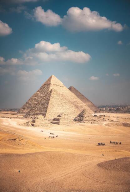 吉萨四重奏：金字塔的晨昏与永恒