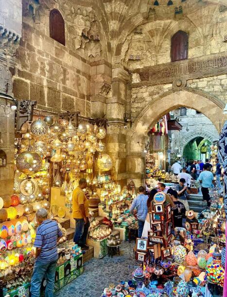 当铜匠的锤声遇见宣礼塔：在开罗迷宫中解码马穆鲁克王朝的商贸基因