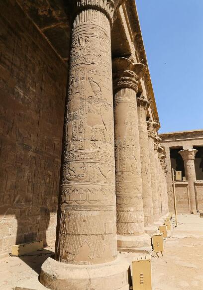 一座托勒密王朝神庙的河岸史诗