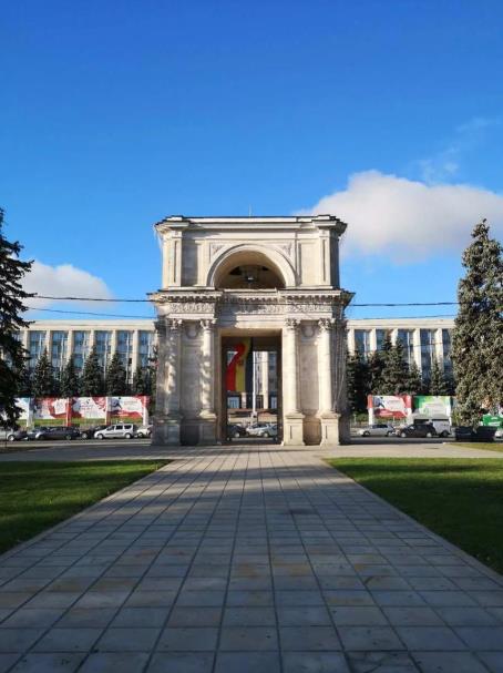 未被书写的东欧丘陵光影手稿