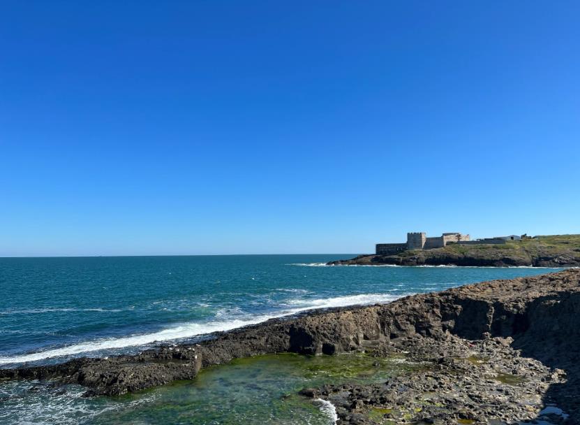 黑海十二夜：从拜占庭穹顶到苏维埃灯塔的暗色叙事