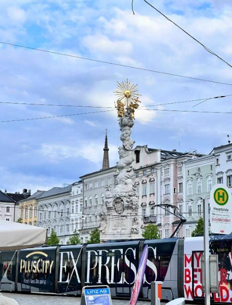 从多瑙河蓝绸到波斯特林星环的慢板叙事