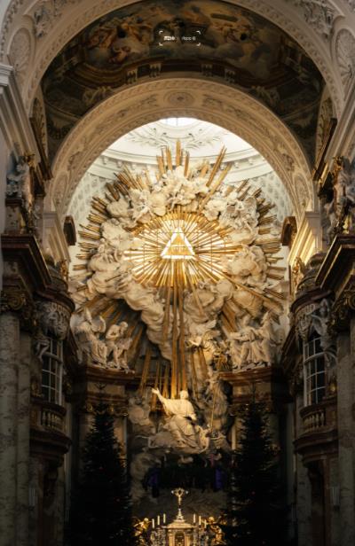 从霍夫堡晨钟到普拉特星轨的帝国回声