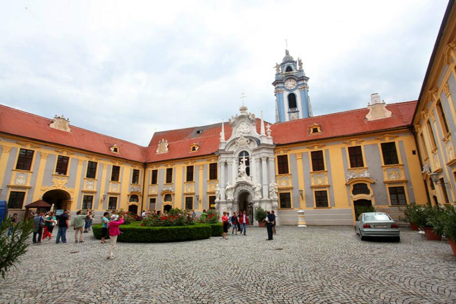 当巴洛克蓝遇见多瑙绿——杜伦斯坦的色彩诗学