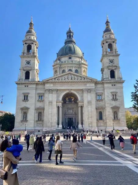 塞切尼广场的晨钟暮鼓与人间烟火