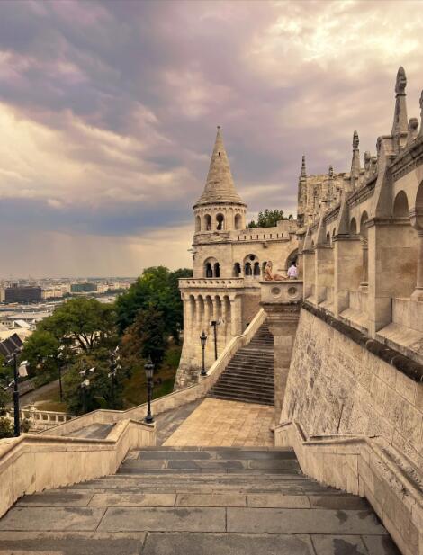 渔人堡的白塔与多瑙河星光：布达佩斯的千年一吻