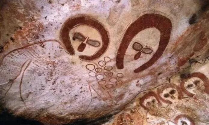 赭石与星辰：金伯利岩画的时空诗篇