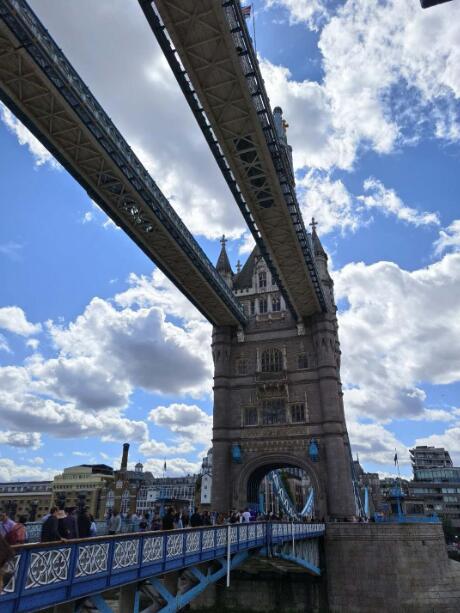 泰晤士河到尼斯湖：大不列颠的时空漫游