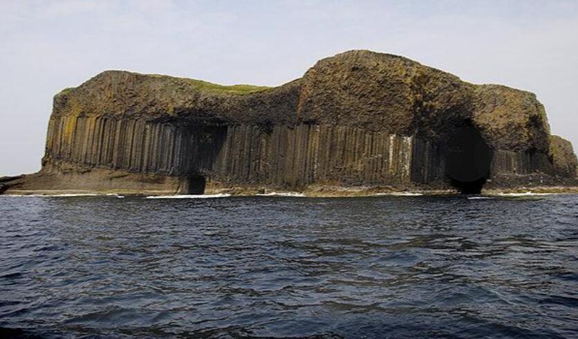 玄武岩交响曲：斯塔法岛的地质诗篇