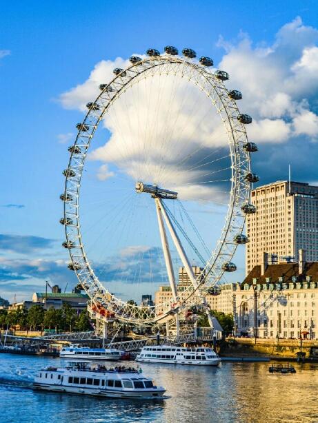 泰晤士河上空的时光齿