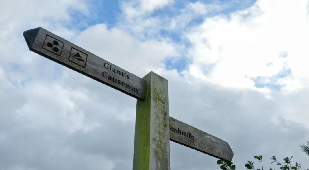 六千万年的几何诗：巨人之路地质史诗