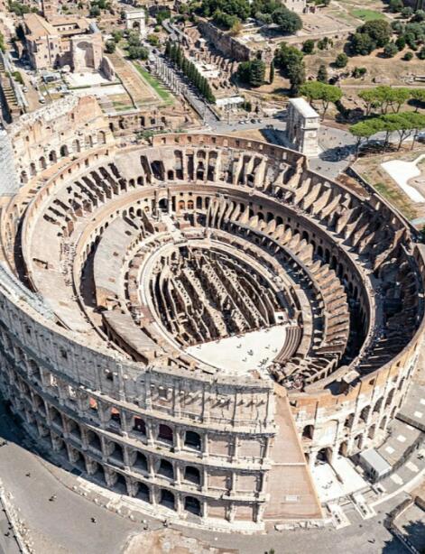 拱门之下：斗兽场的时空叠影