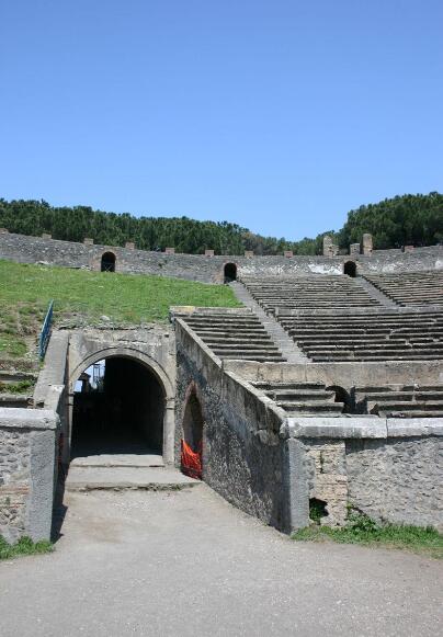 庞贝竞技场的千年沉默