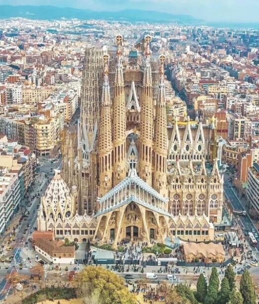 圣家堂尖塔刺破的百年时光