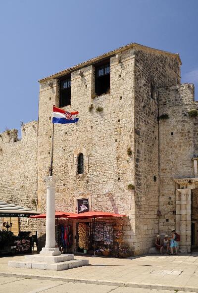 中世纪古城特罗吉尔的亚得里亚海之梦