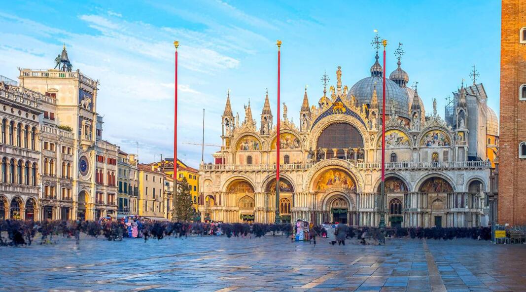 鎏金圣殿：威尼斯圣马可大教堂的光影千年