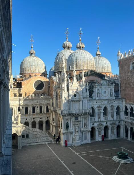 哥特尖顶下的东方密码