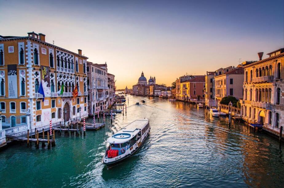 蓝丝带上的千年咏叹