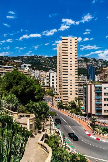 悬崖上的白色梦境