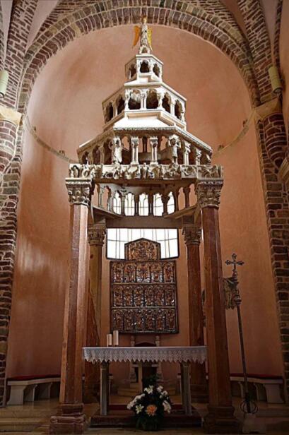 圣特里芬大教堂，一座用石头与光影书写的千年祈祷