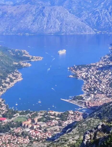 亚得里亚海最南端的一枚翡翠