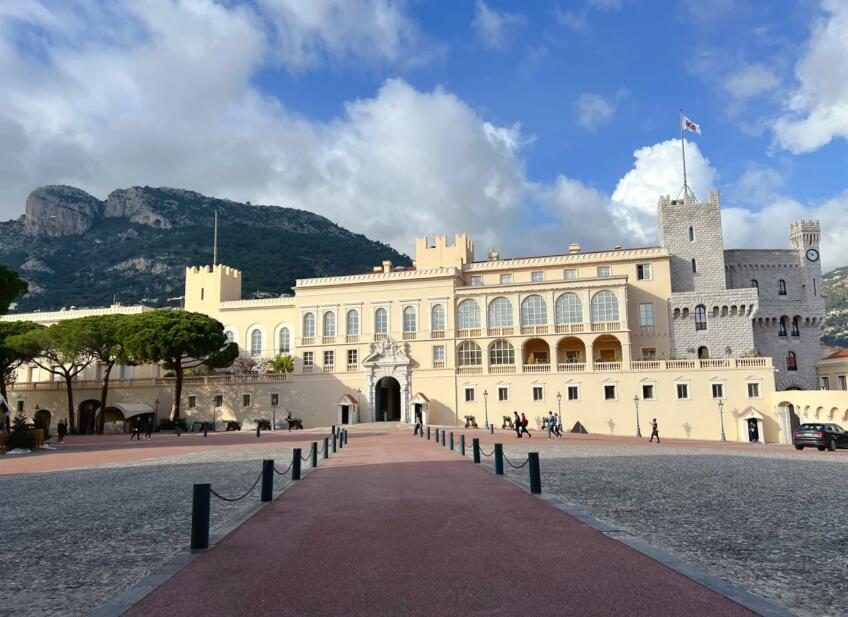 摩纳哥亲王宫，一部用砂岩与海浪写就的格里马尔迪家族史诗