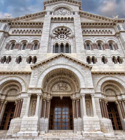 悬崖上的白色诗篇：摩纳哥大教堂，一座用大理石与圣光雕琢的罗马-拜占庭梦境