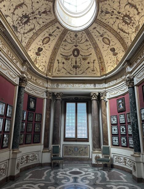 在艺术圣殿中解码文艺复兴的灵魂