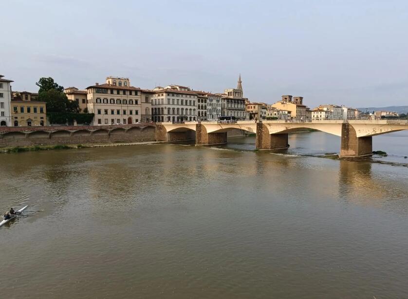 翡冷翠的脉搏：阿诺河，一条流淌着文艺复兴的银链